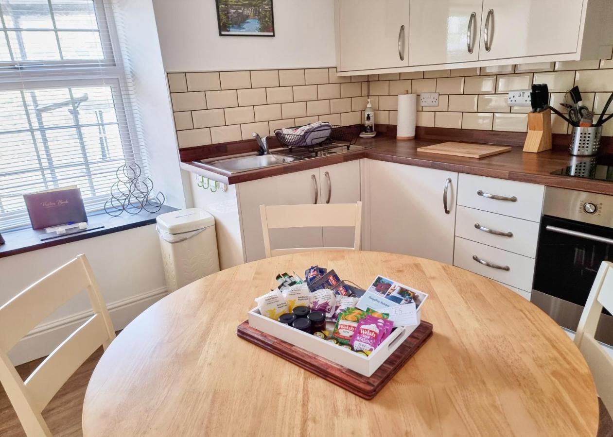 Eldon Row - Stylish Character Apartments - Central Location 1 & 2 Bed Available Долгеллау Экстерьер фото